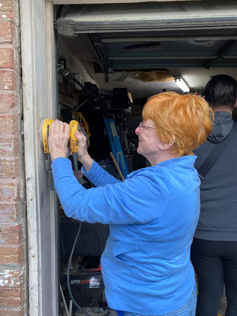 A woman volunteering
